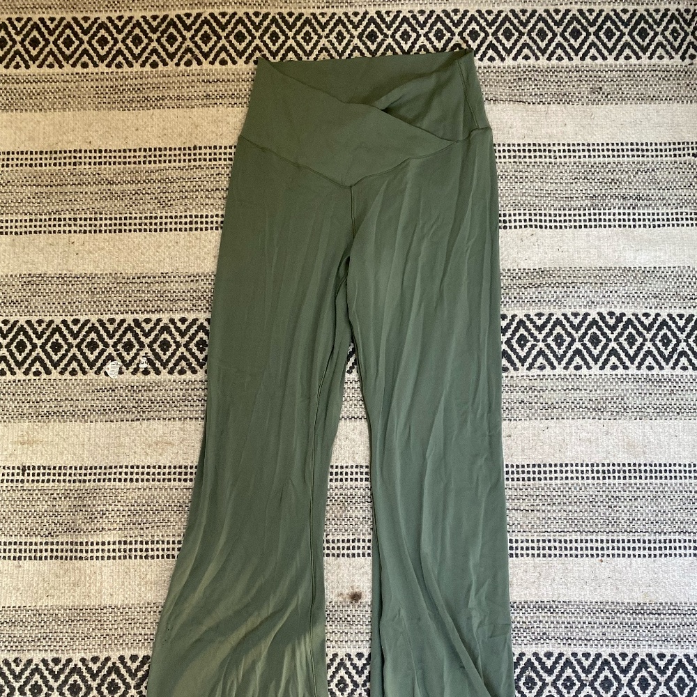 GREEN AERIE CROSSOVER FLARE LEGGINGS